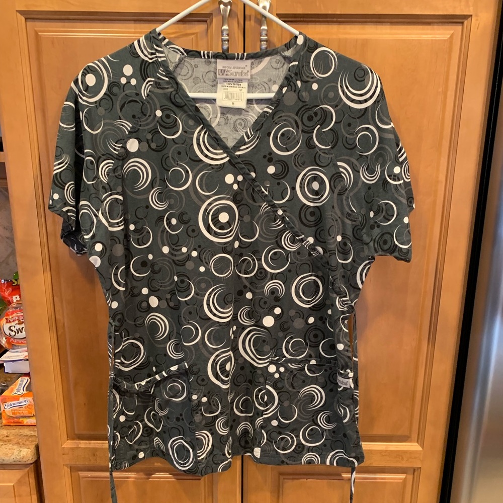 Women’s scrub top